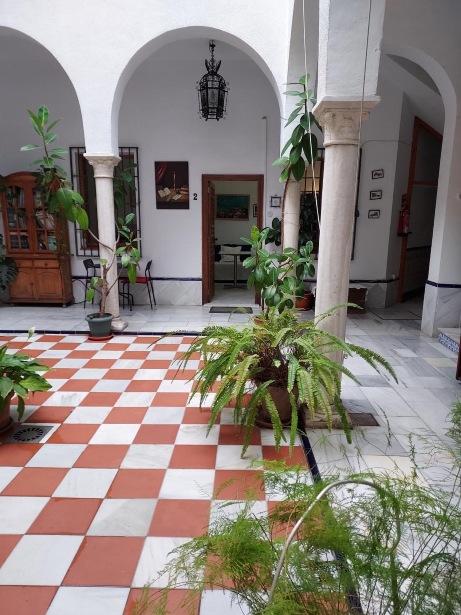 Patio Sevillano Flores — Fotos 1